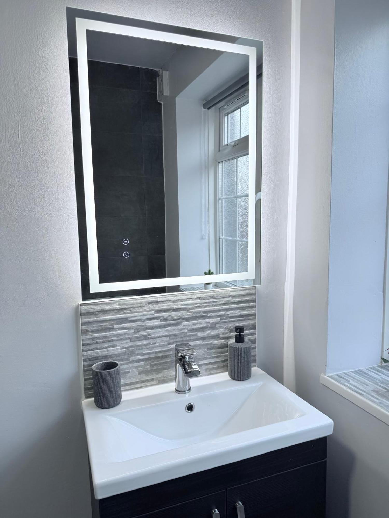 Staylondon - Sleeps 6 With Free Parking - Tourist, Concerts & Matches Екстериор снимка